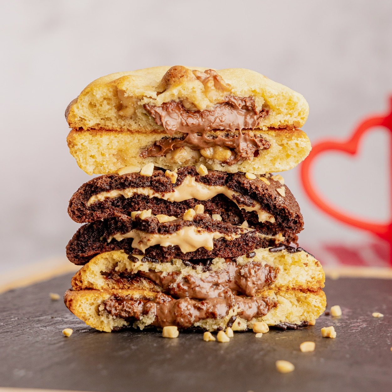 Pilha de cookies PUG Factory com recheios cremosos